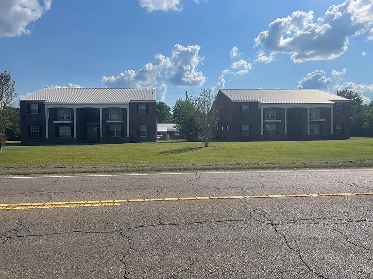 E3 527th Hwy #145 — Photo 7