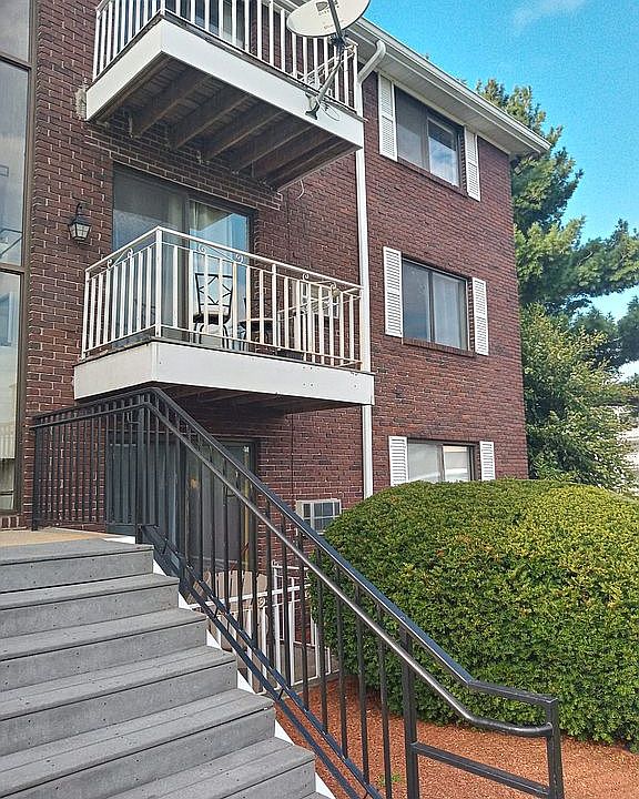 1st image of 270 E Haverhill St APT 10