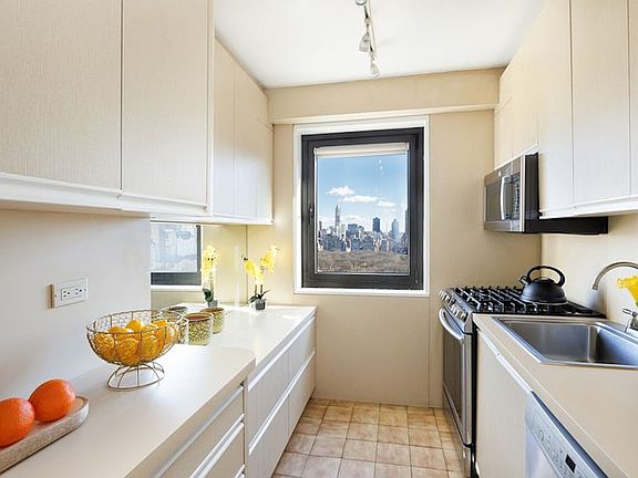 4th image of 10 W 66th St APT 25K