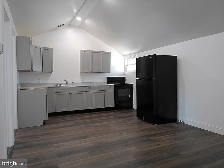 640 E Chestnut St #1 — Photo 11