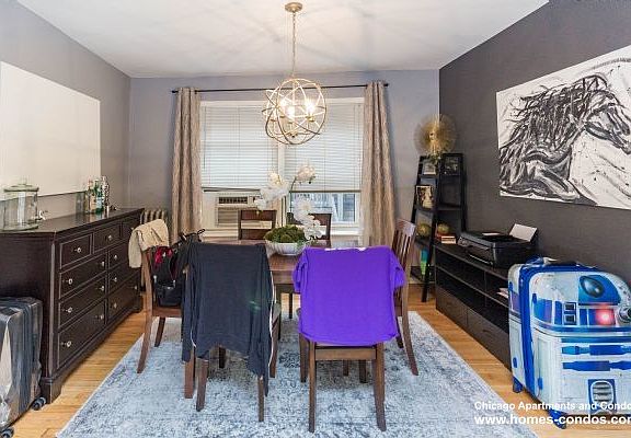 3rd image of 4021 N Clarendon Ave APT 1E