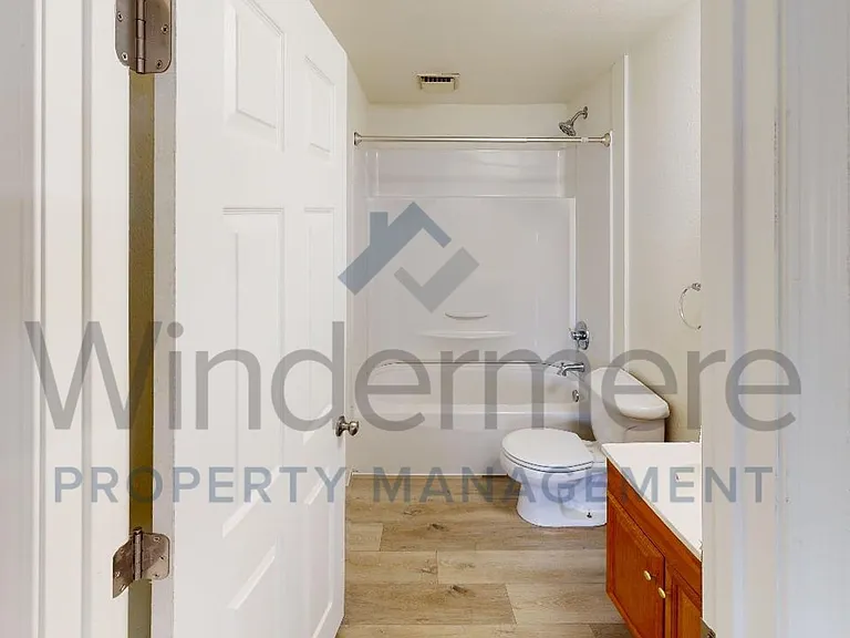 925 S College Ave — Photo 8