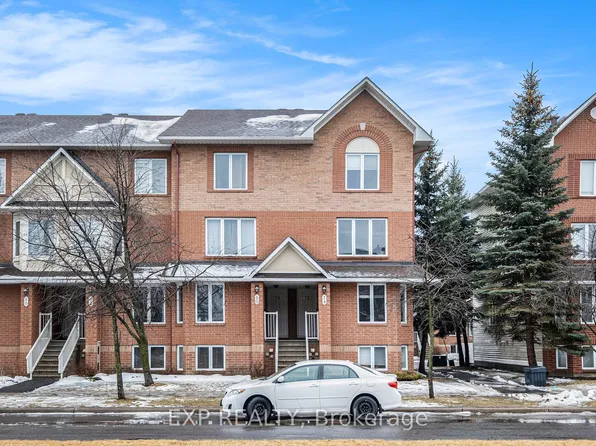 76 Lakepointe Dr, Ottawa, ON K4A 5E5