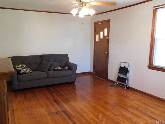 3rd image of 1531 Edmund Ave NW
