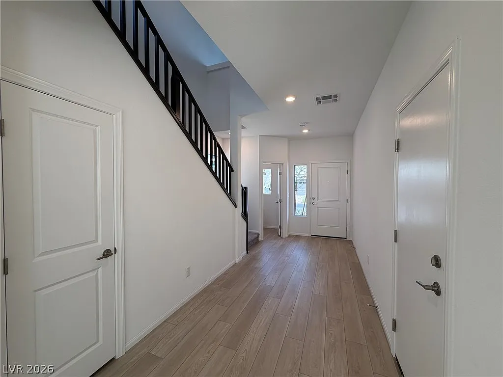 3 bed, 2.5 bath, 2025 sqft, $2,250 — Photo 4