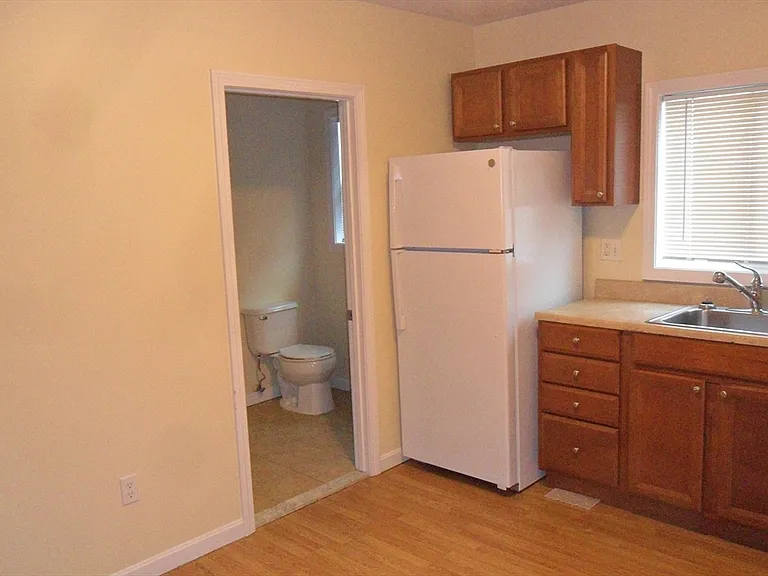 848 Waverly St #4 — Photo 12