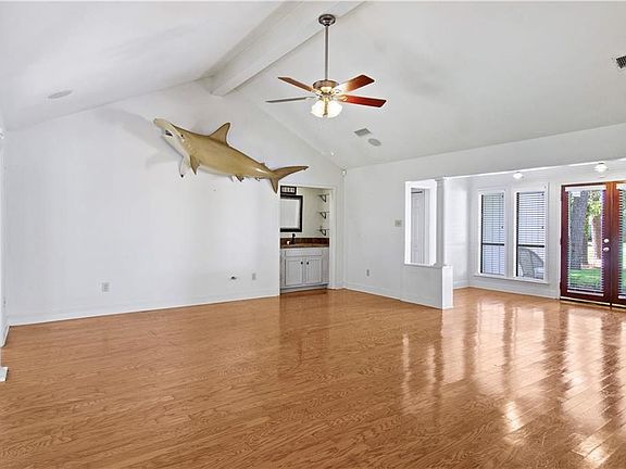 5th image of 556 Beau Chene Dr