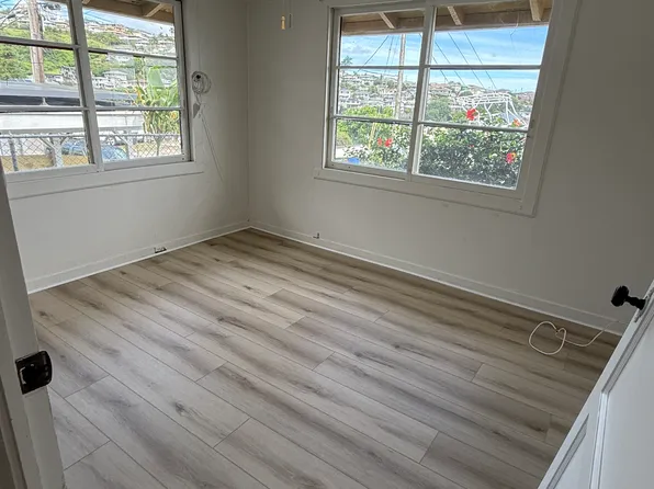 2304 Makanani Dr, Honolulu, HI 96817