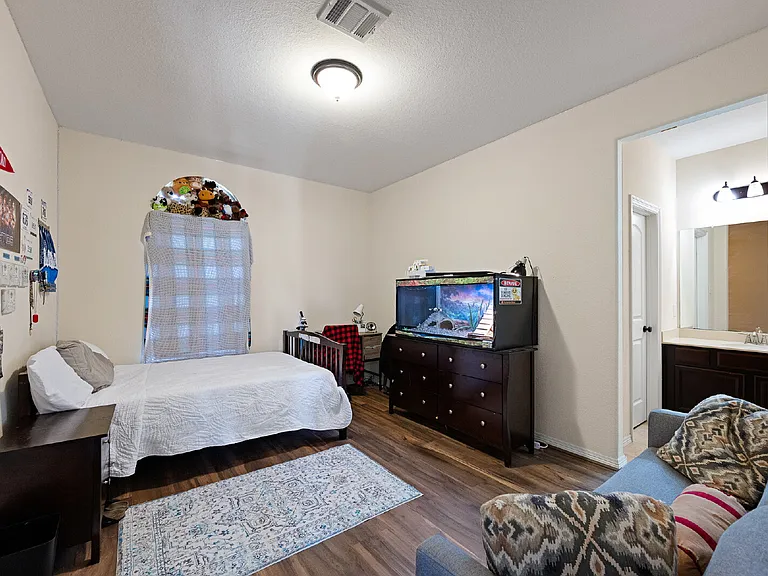 4627 Miramar Dr — Photo 31