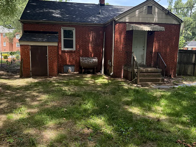 3625 Chapel Dr — Photo 2