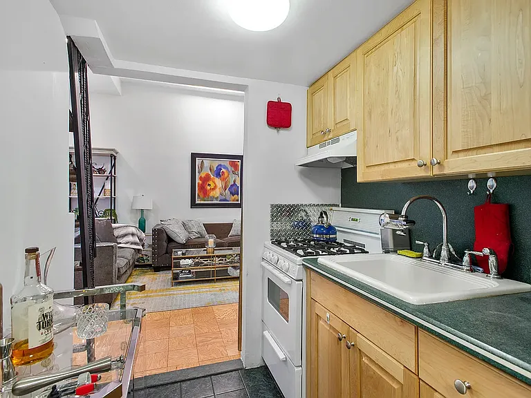350 E 62nd St #1 — Photo 8