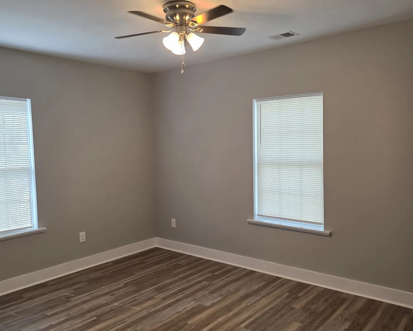 2 bed, 1000 sqft, $1,300 — Photo 3