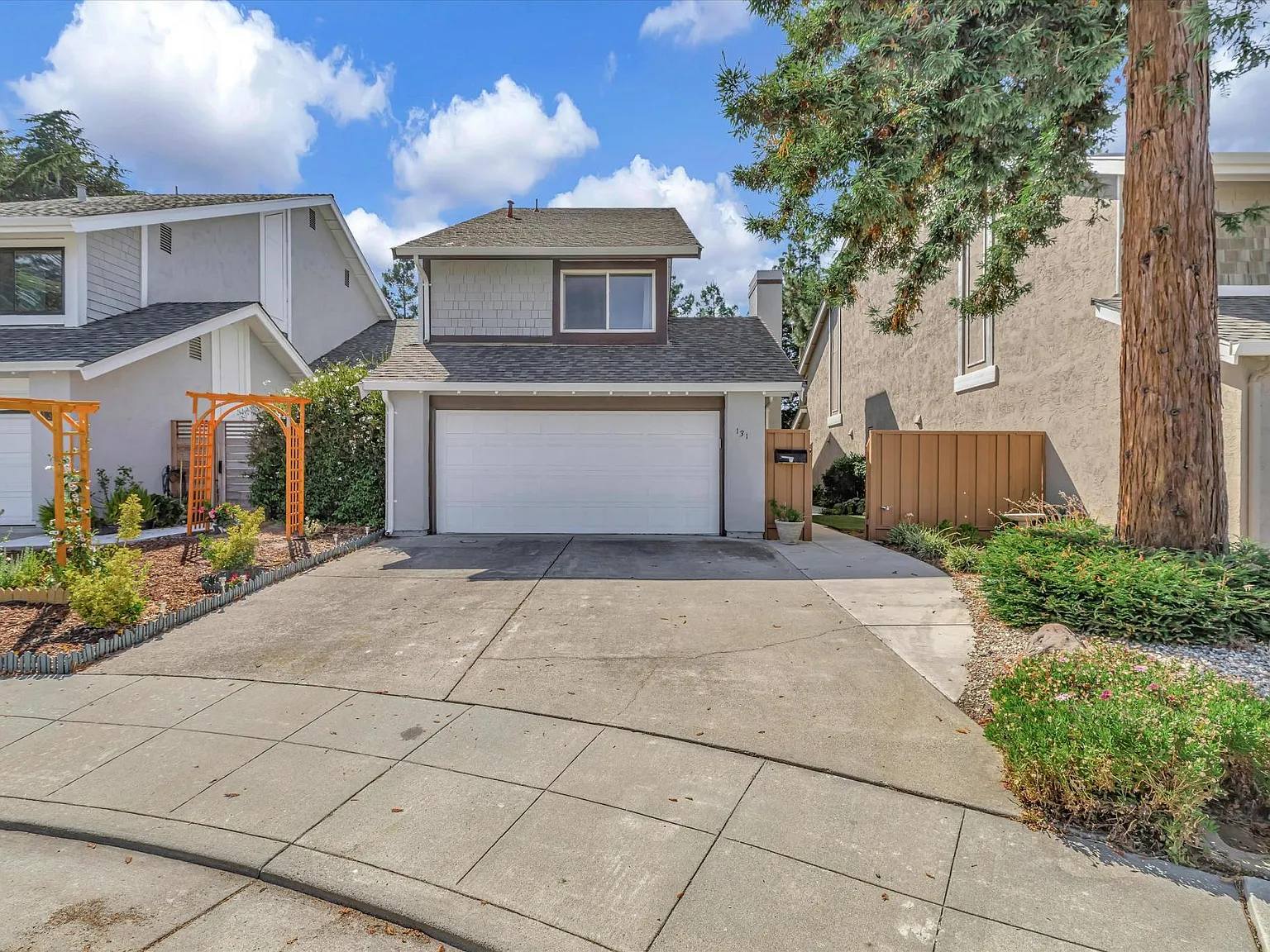 131 Carson Ct — Photo 2