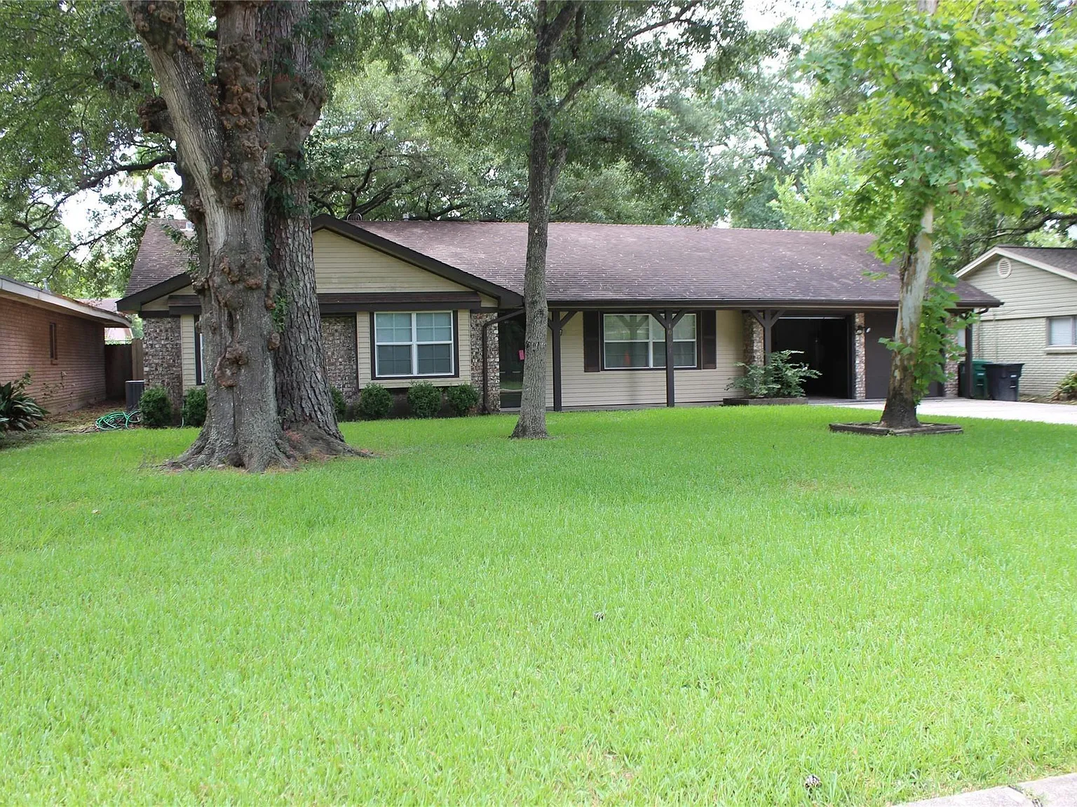 3 bed, 2.0 bath, 1714 sqft, $2,400 — Photo 2