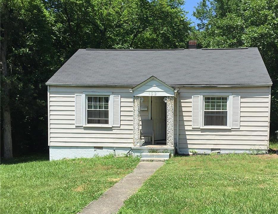 1st image of 102 W Terrell St