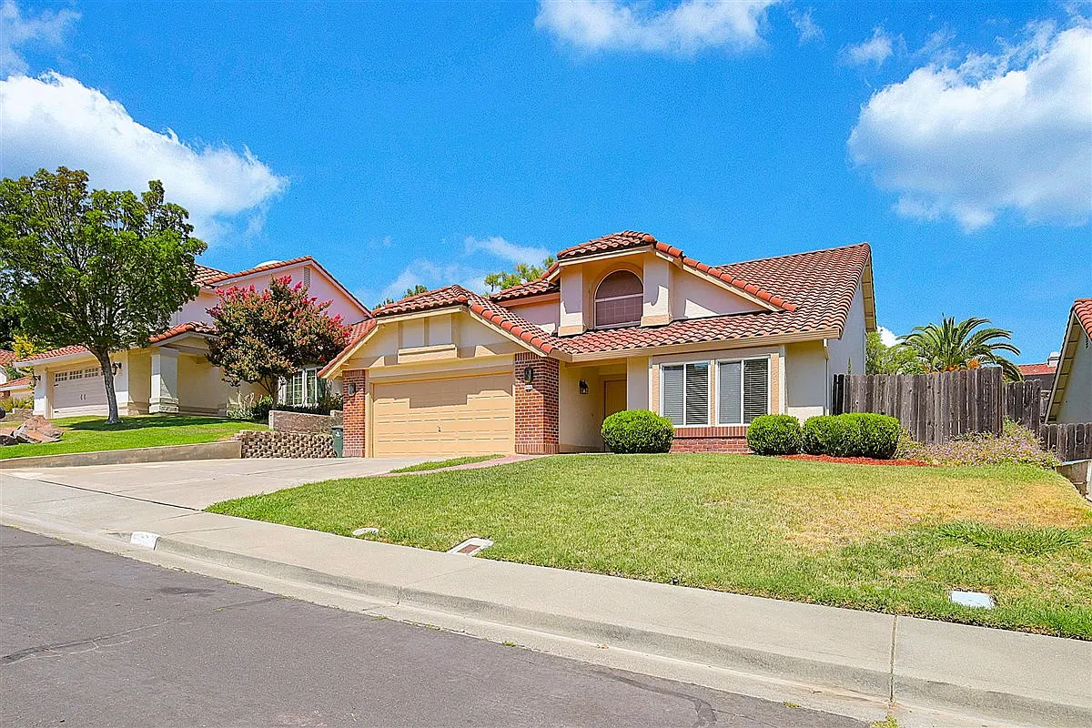 4 bed, 1898 sqft, $3,250 — Photo 4