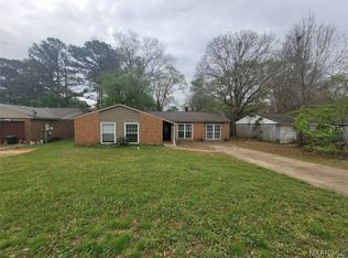 33 Pinewood Dr, Millbrook, AL 36054