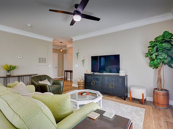 2nd image of 106 Sunset Cir Unit 202