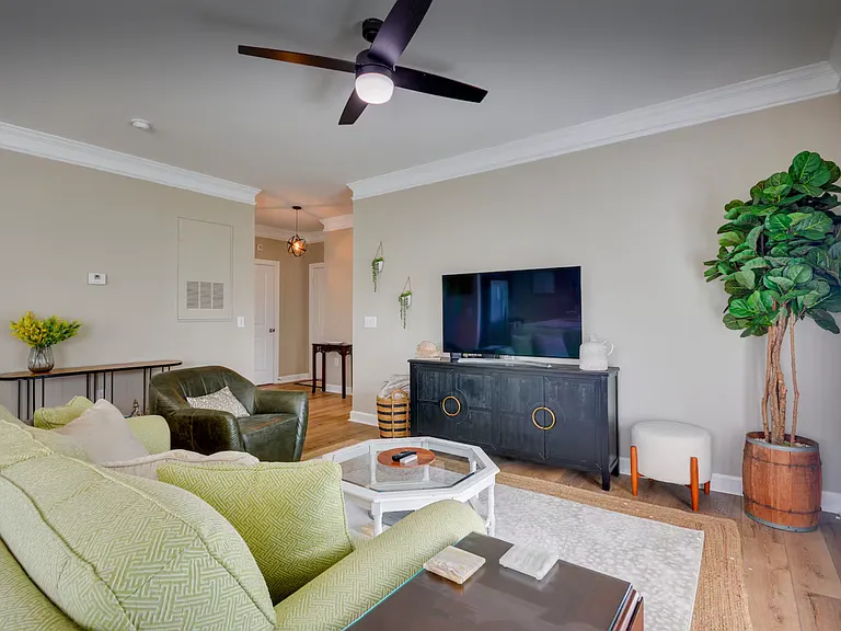 106 Sunset Cir #202 — Photo 2