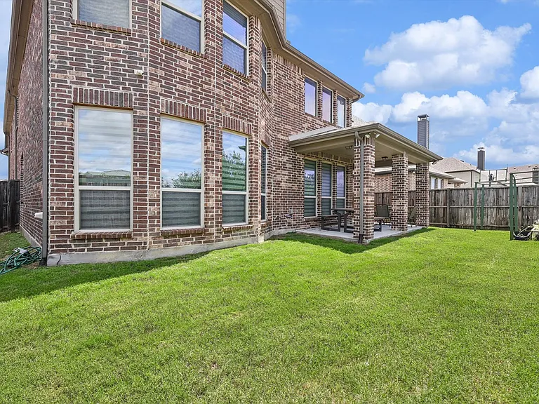 5012 Engleswood Trl — Photo 32