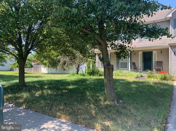 523 Coleman Dr, Clayton, NJ 08312