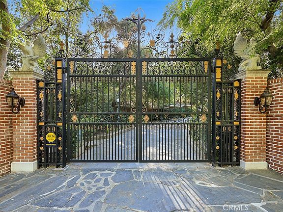 3rd image of 999 Rosalind Rd