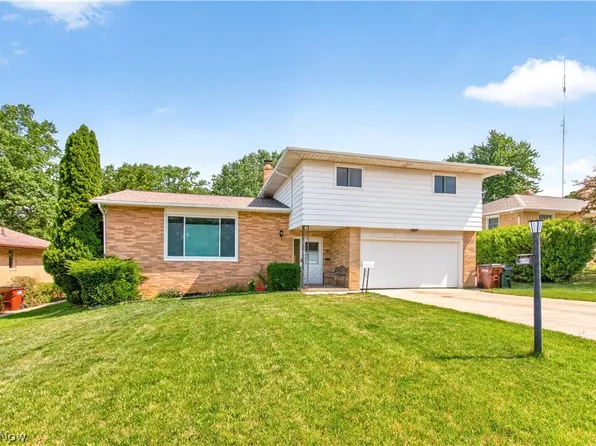 5040 Sandy Hook Dr, Parma, OH 44134