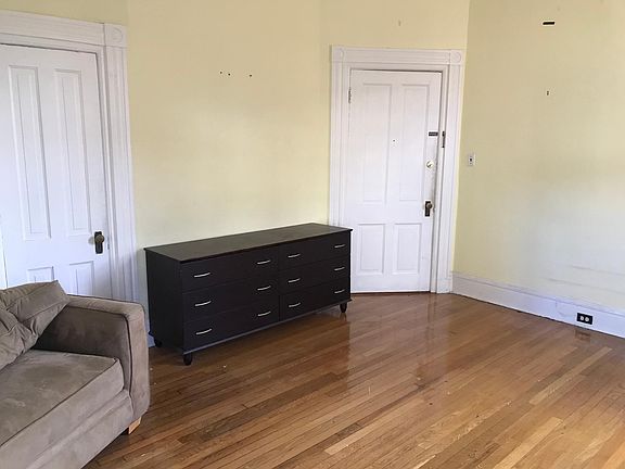 4th image of 1002 W Franklin St APT 2