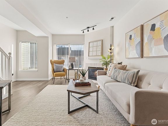 4th image of 4808 NE Sunset Blvd #B105