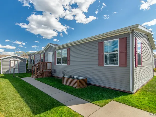 11159 Walden Ct, South Lyon, MI 48178