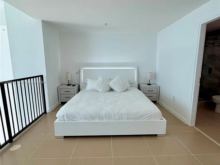 300 S Biscayne Blvd #L-1218 — Photo 34