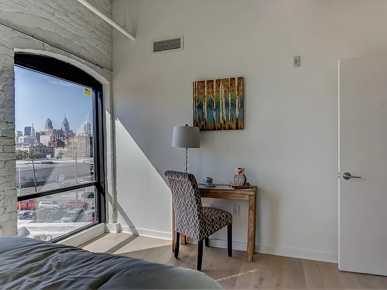430 Fairmount — Photo 11