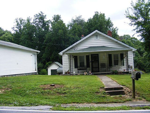 2nd image of 570 Henry St