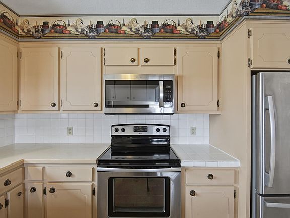 5th image of 1220 Kast Ave