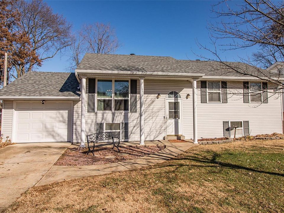 1st image of 127 Cherbourg Dr