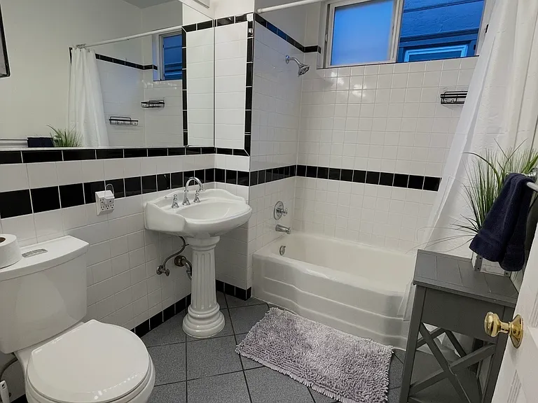 1018 Clay St — Photo 15