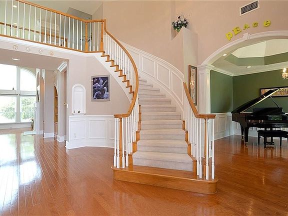 18' Ceiling in Foyer
