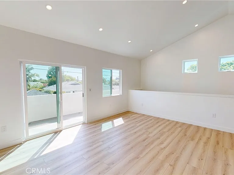 363 Flower St #B — Photo 3
