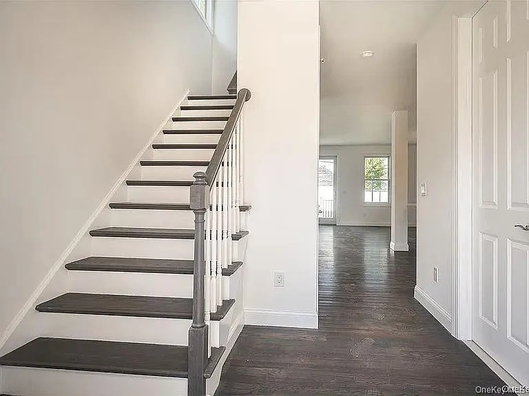 3 bed, 2.5 bath, 1786 sqft, $3,700 — Photo 2