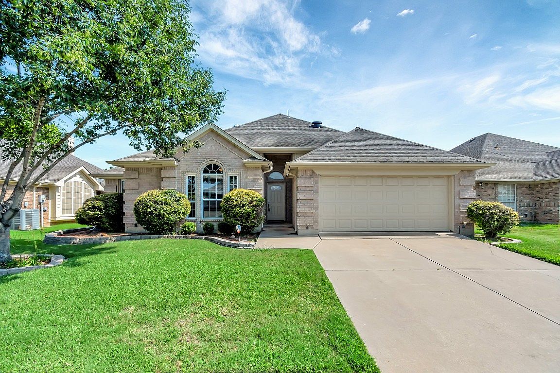 8416 Emerald Cir, North Richland Hills, TX 76180 | Zillow