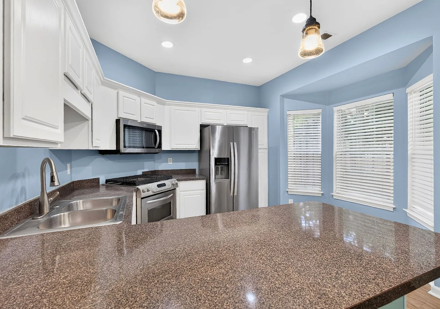 3 bed, 1552 sqft, $1,895 — Photo 1