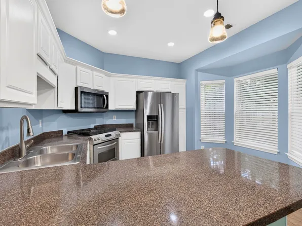 5495 Hampton Ct, College Park, GA 30349