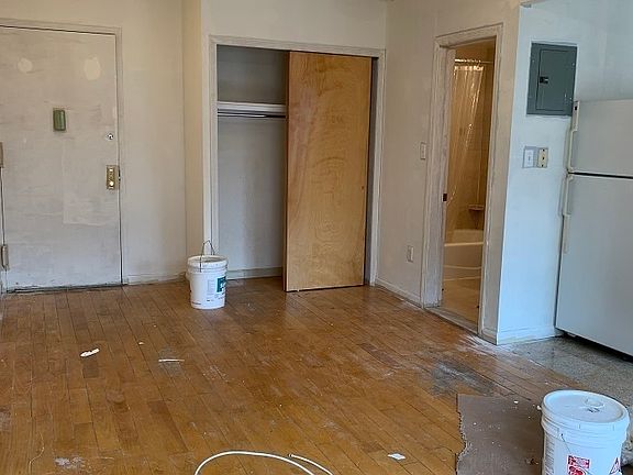 3rd image of 337 Grand St #4A