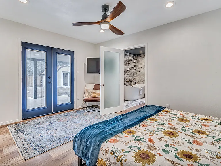 11611 Rousseau St — Photo 3