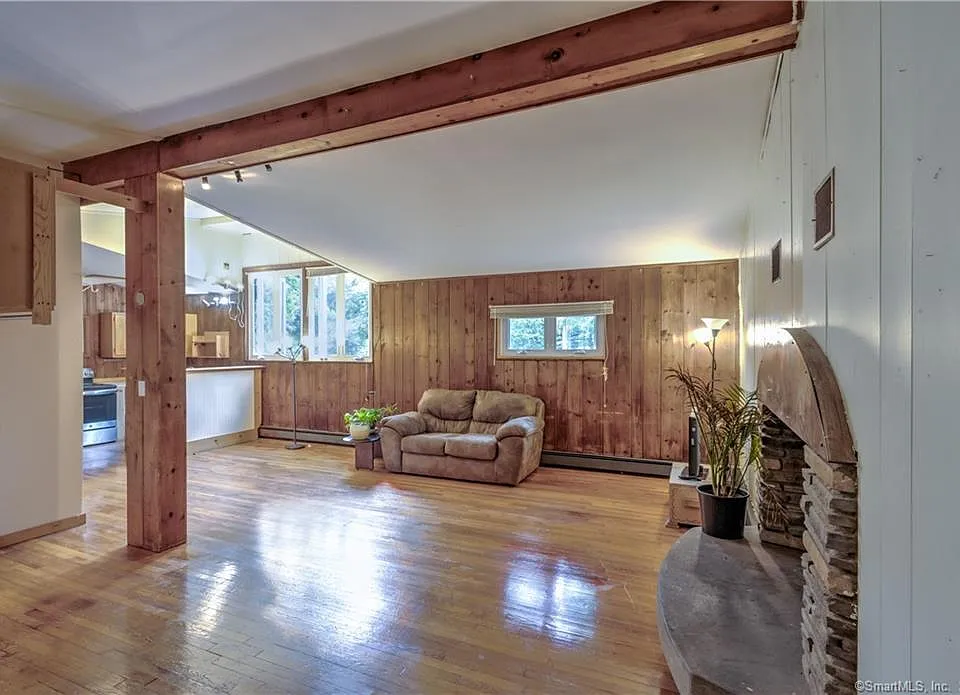 38 Hawleyville Rd