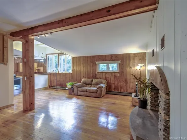 38 Hawleyville Rd, Newtown, CT 06470