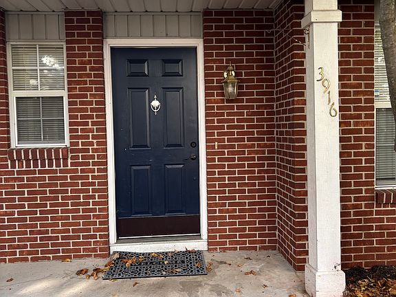 2nd image of 3916 Courtyard Pl SE