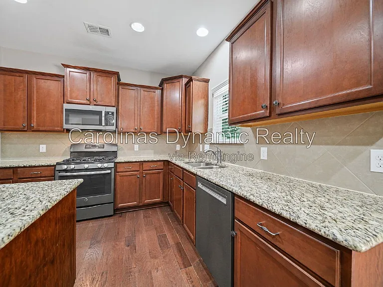 1912 Madeira Cir — Photo 11
