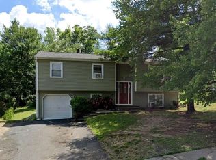 62 Spring Brook Rd, Nanuet, NY 10954