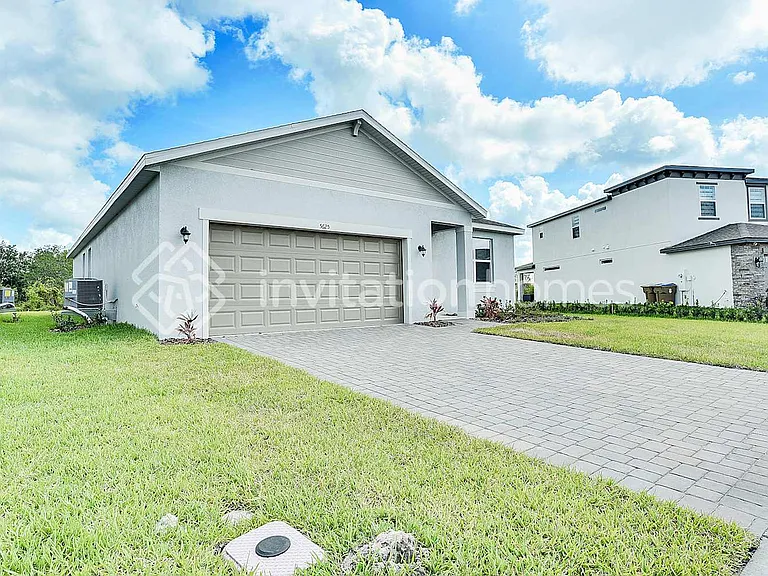 5625 Beggs Rd — Photo 1